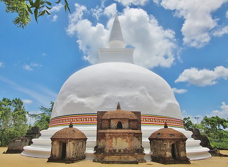 Stūpa blanc à Polonnaruwa
