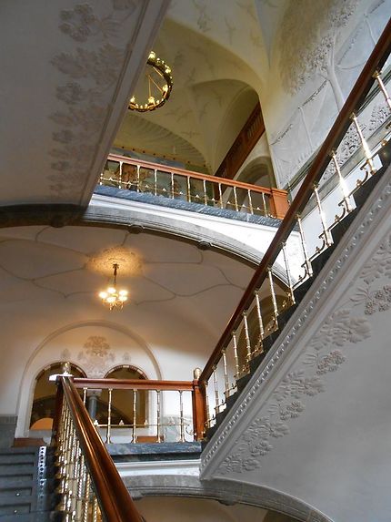 Un escalier de l'hôtel de ville de Copenhague