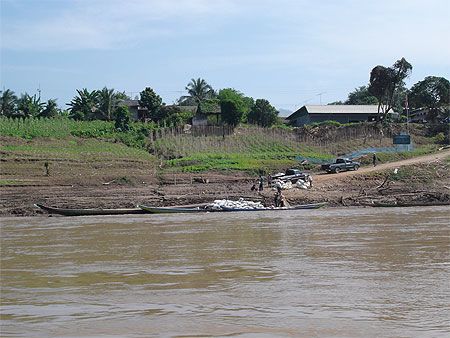 Village sur le Mekong