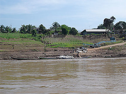 Village sur le Mekong