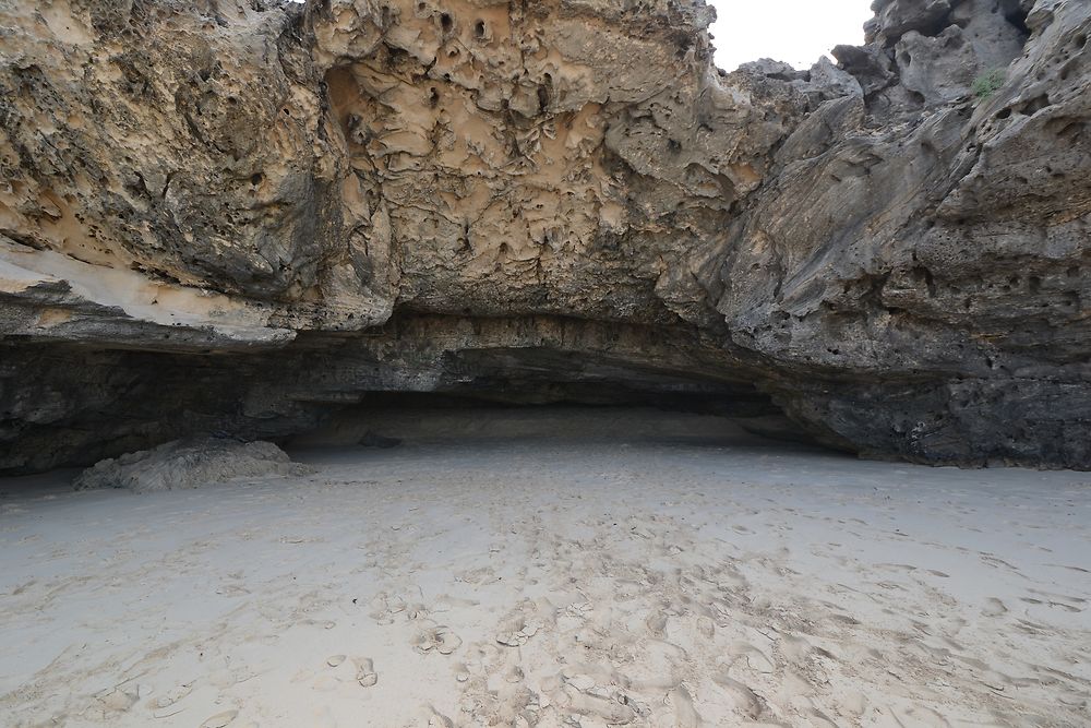 Les Grottes de Praia da Varandinha