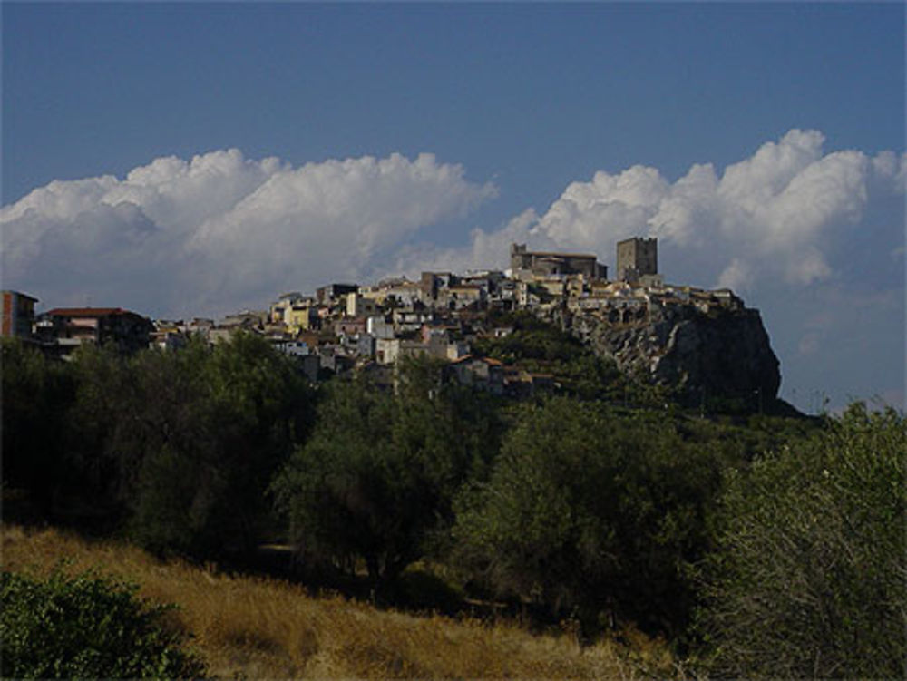 Le massif basaltique de Motta