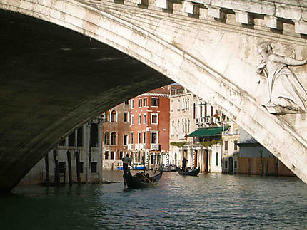 Gondoles sous Pont Rialto