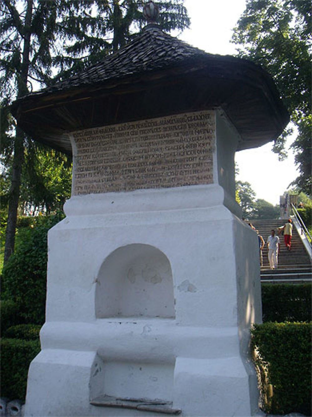 Monastère Curtea de Arges - fontaine du maître Manole