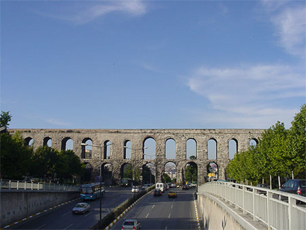 Aqueduc de Valens