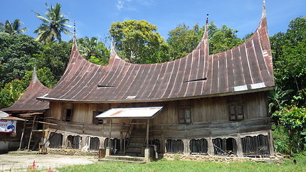 Maison traditionnelle à Sumatra