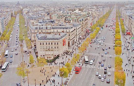 Les Champs Elysées vus de l'Arc de Triomphe 