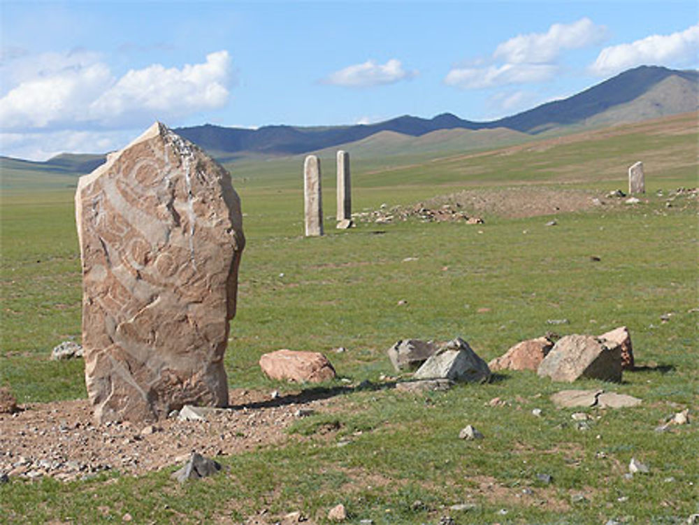 Stéles à cerfs (site de Tsatsin Ereg)