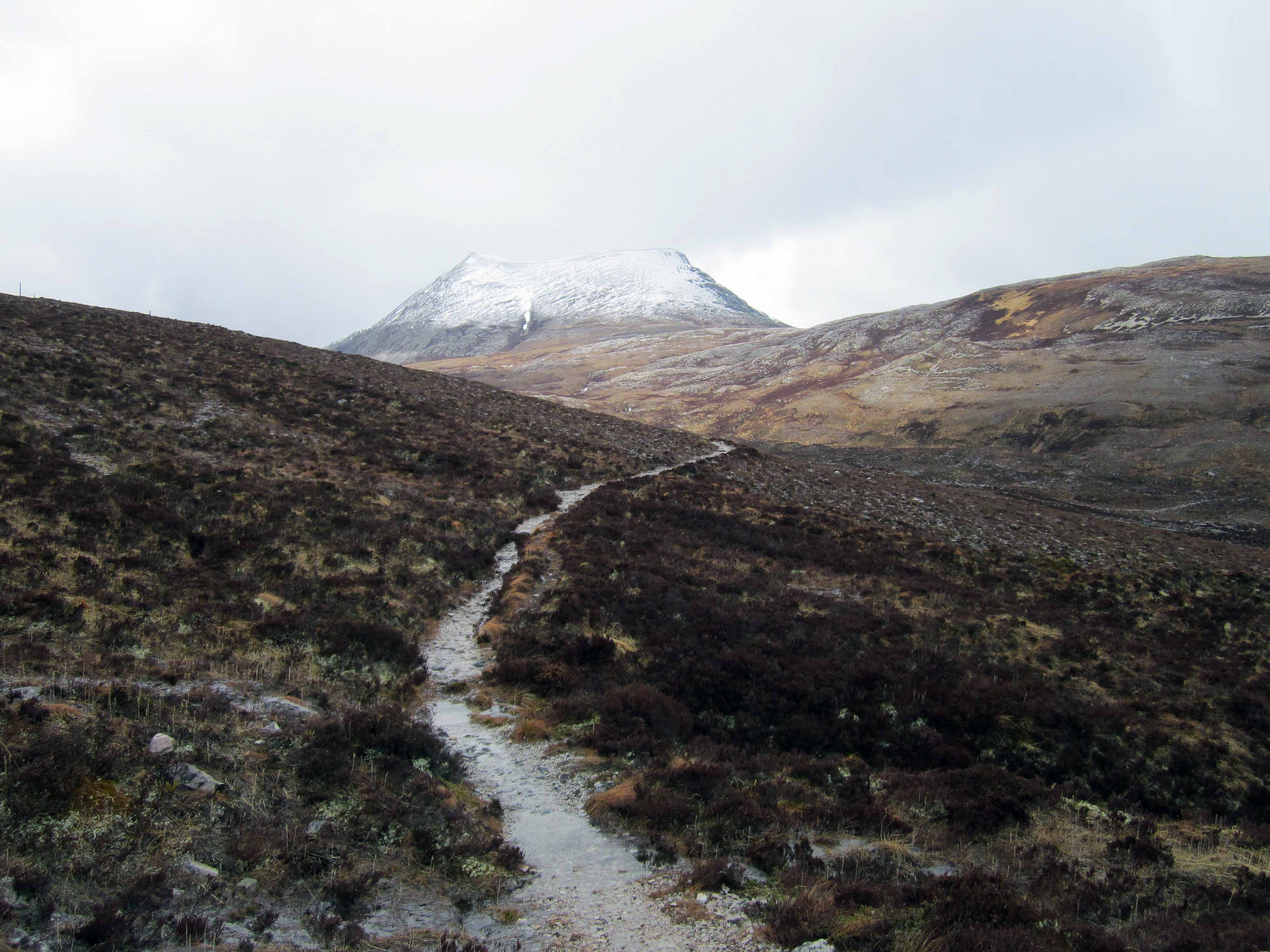 Au-dessus de Kinlochewe Au-dessus de Kinlochewe