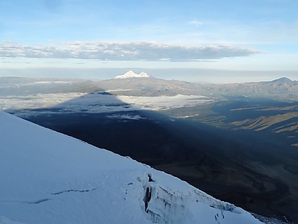 Ombre du volcan Cotopaxi (5897m) 