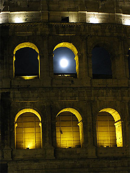 Le Colisée avec la Pleine Lune