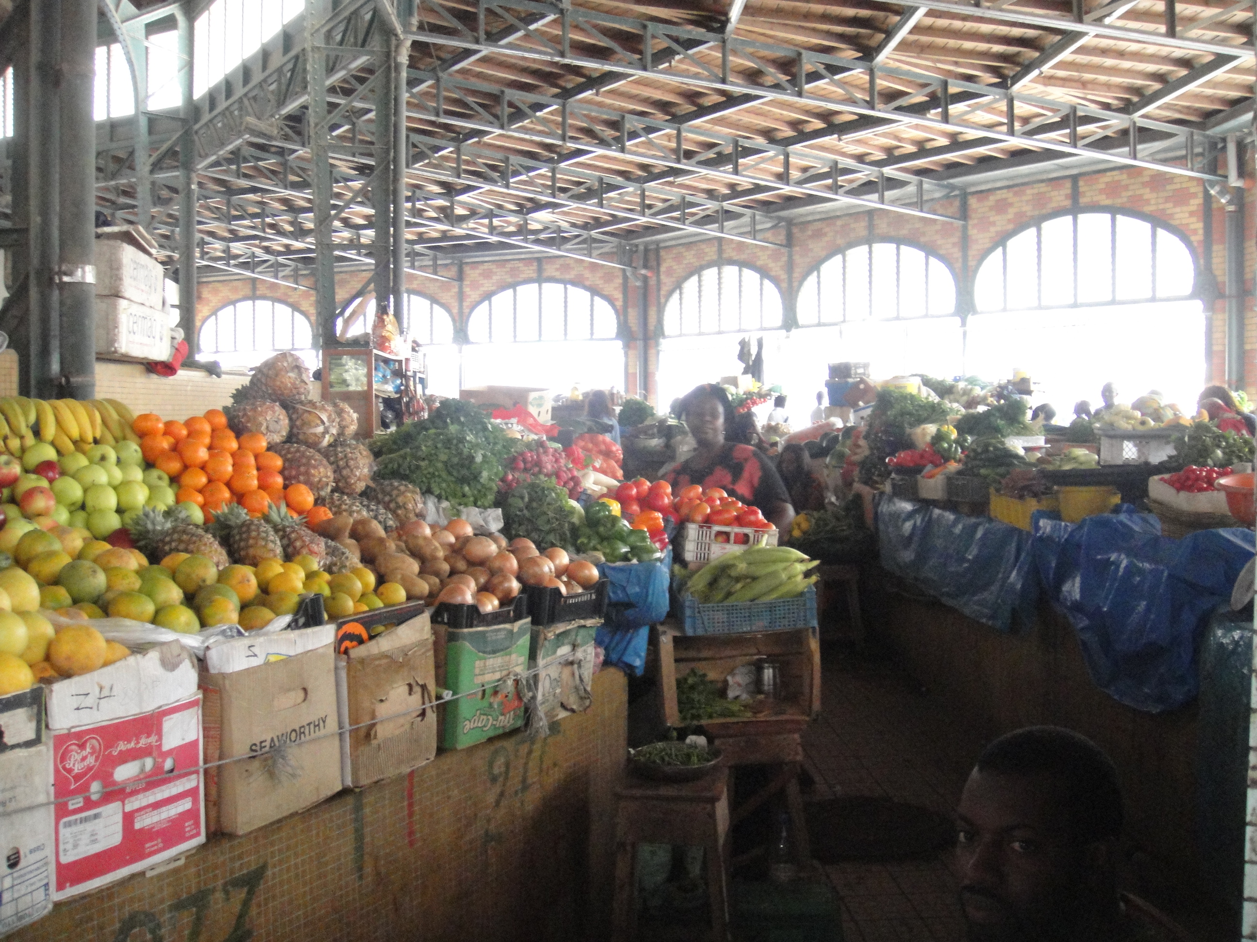 Le marché couvert à Dakar Le marché couvert à Dakar