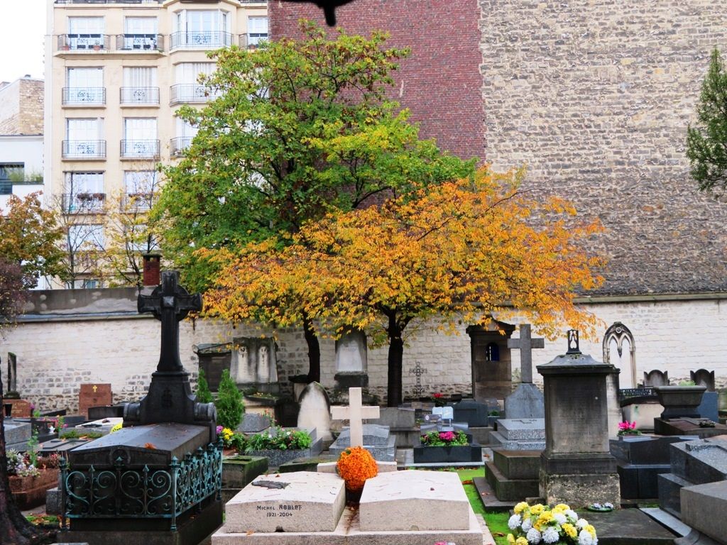 Le cimetière d'Auteuil en automne