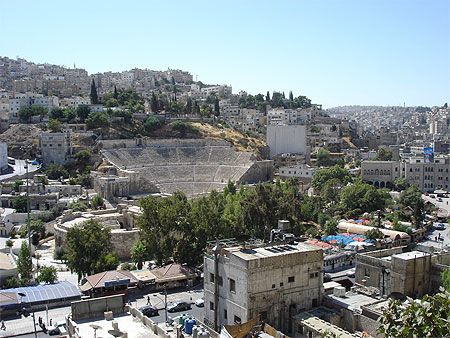 Vue d'Amman avec le théâtre romain
