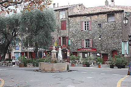 Maison du village