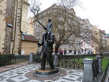 Statue de Kafka près de la Synagogue espagnole