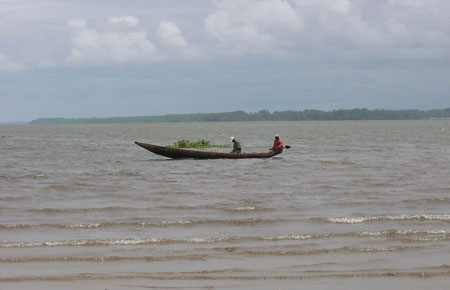 Sérénité sur le fleuve Wuri Sérénité sur le fleuve Wuri