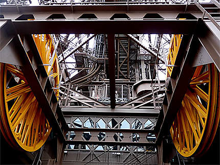 Voyage au centre de la Tour Eiffel