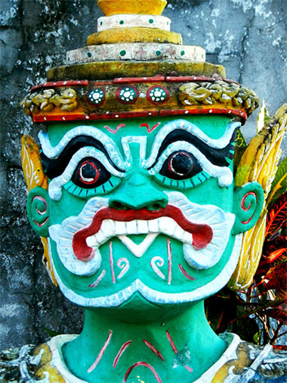 Un détail d'une statue d'un temple de Pai