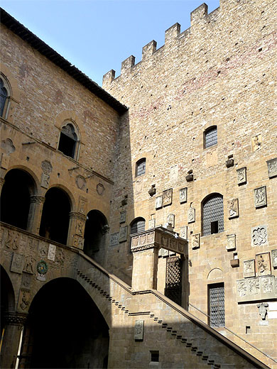 Cour du Bargello Cour du Bargello