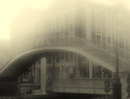 Brouillard sur le pont levant de la rue de Crimée