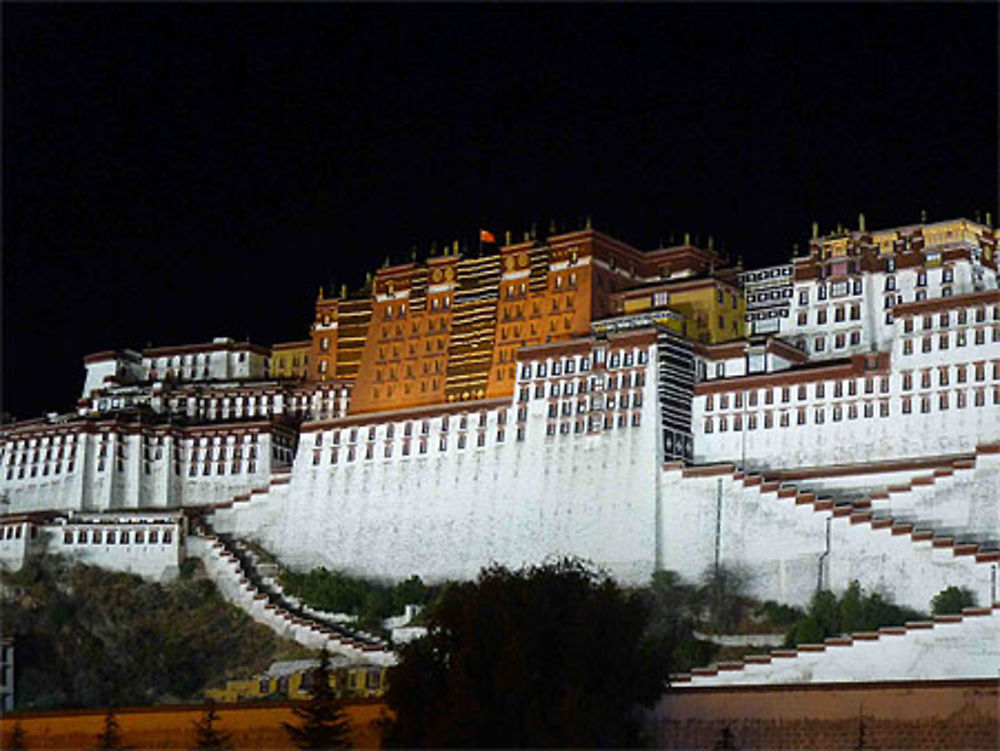 Palais du Potala le soir