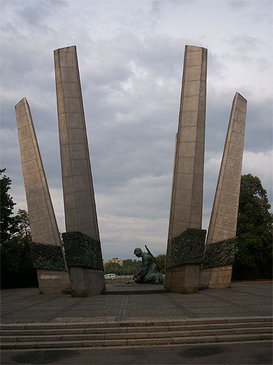 Monument aux héros de la Seconde Guerre Mondiale