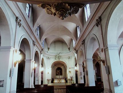 La nef de l'Église Sainte Geneviève