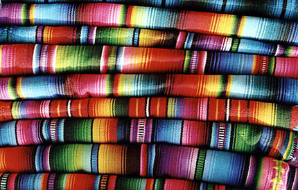 Tissus multicolores au marché de Chichicastenango