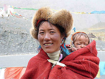 Femme nomade et son bébé
