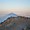 L'intérieur du cratère du Teide et derrière, l'ombre du volcan au lever du soleil