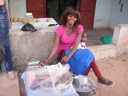 La vendeuse de beignets à Kafountine