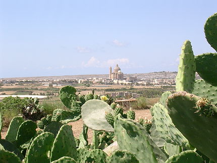 Vue sur Gozo et la Basilique de Ta'Pinu