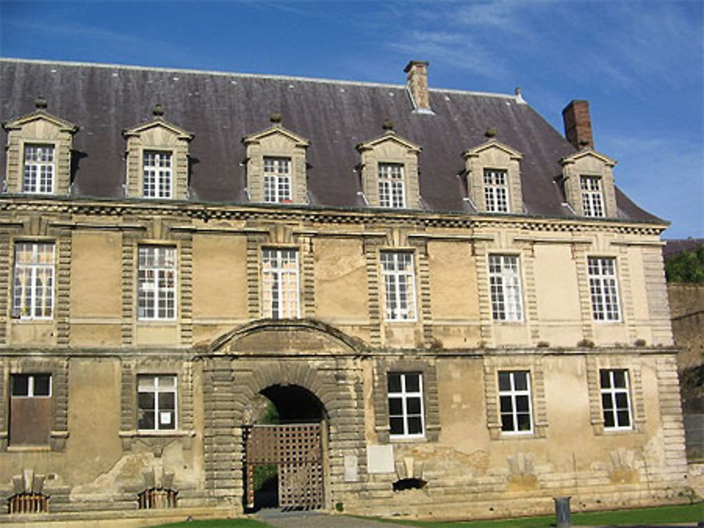 Le Palais à côté du Château