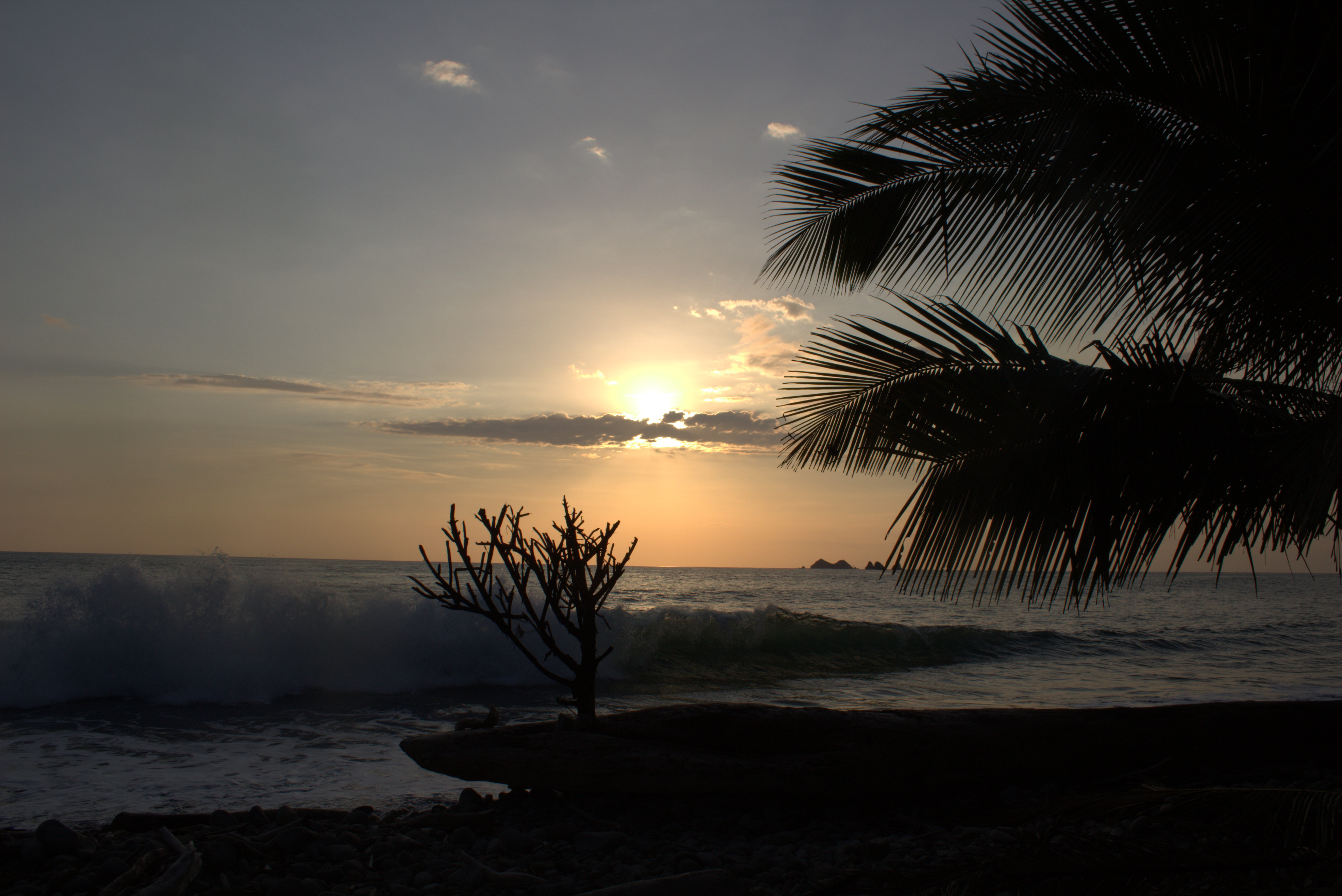 Coucher de soleil sur le Pacifique sud : Coucher de soleil ...