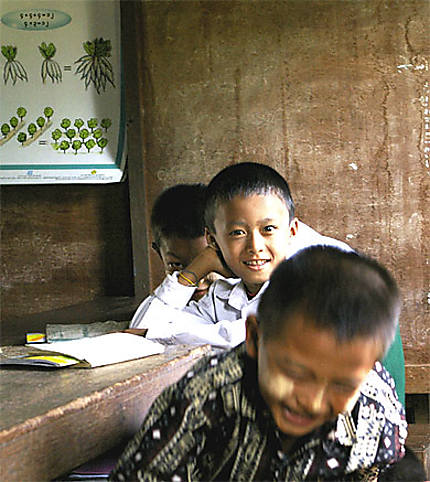 Des élèves birmans