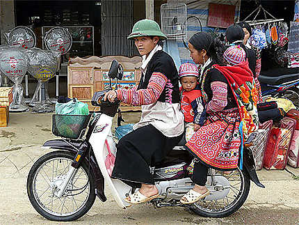 Moto familiale Hmong