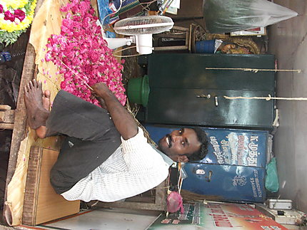 Vendeur de fleurs à Puducherry