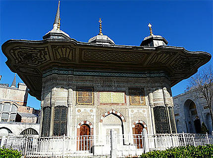 Fontaine devant le Palais de Topkapi