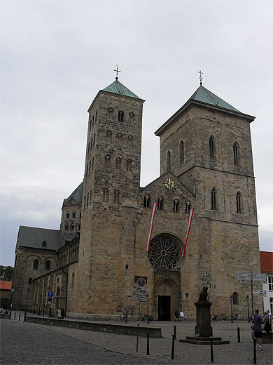 Cathédrale Saint-Pierre Cathédrale Saint-Pierre