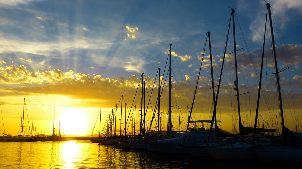 Coucher de soleil sur le port de plaisance