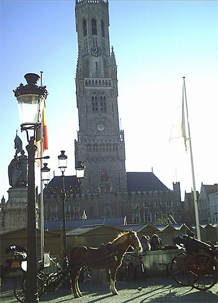 Calèche sur la Grand Place de Bruges