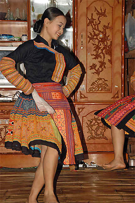 Danseuse de l'ethnie Thai blanc