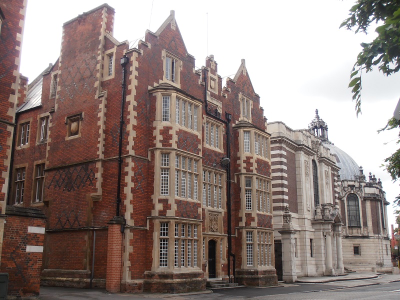 Bibliothèque et une maison des enseignants Bibliothèque et une maison des enseignants
