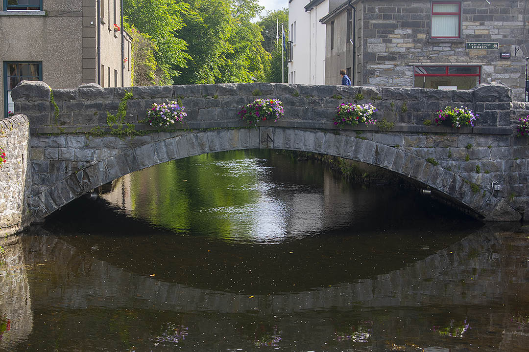 Un pont sur la rivière Carrowbeg Un pont sur la rivière Carrowbeg