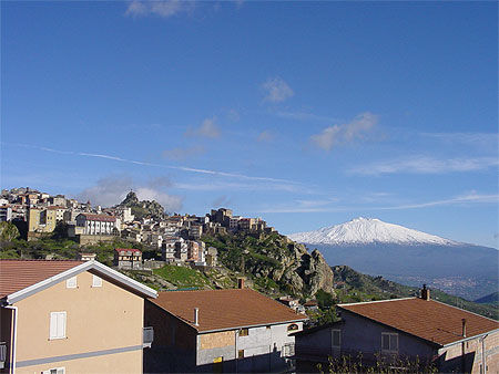 Vue de Cesarò avec l'Etna
