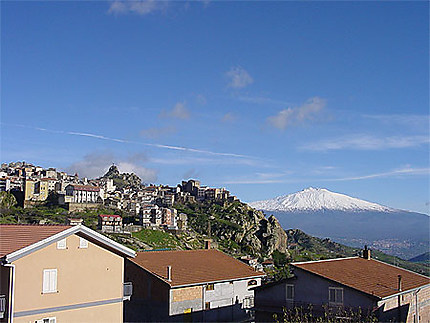 Vue de Cesarò avec l'Etna