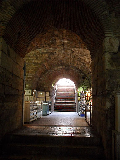 Les souterrains du Palais de Dioclétien Les souterrains du Palais de Dioclétien