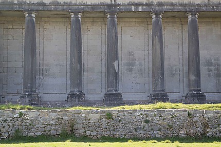 Tourves - Château de Valbelle - La colonnade