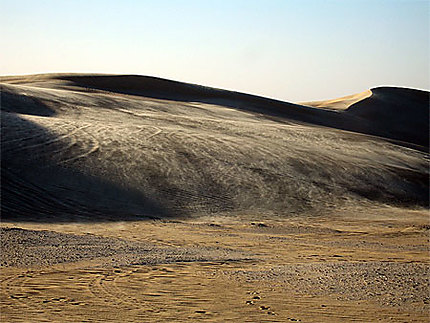 Cascade de sable sur la dune